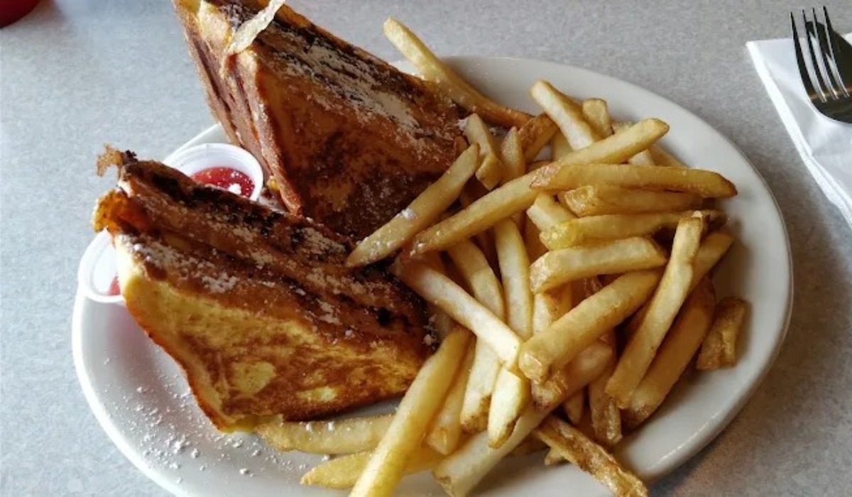 french toast at country cottage restaurant